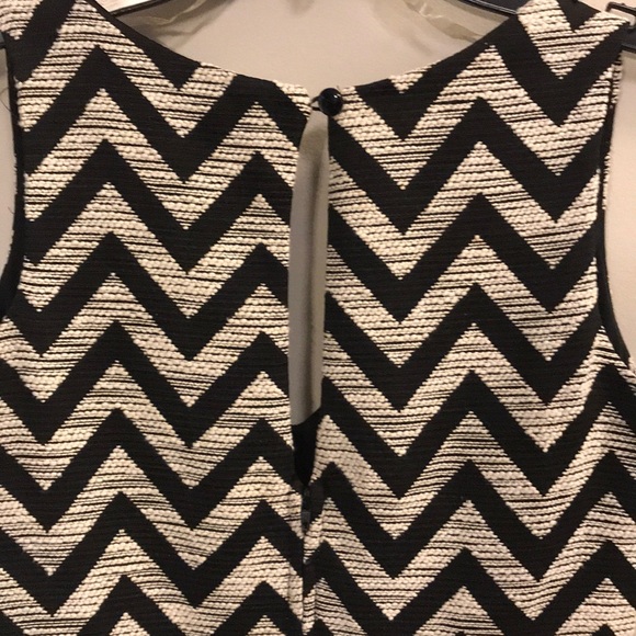 Black and cream chevron flared dress- XS - Picture 5 of 5